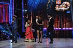 Priyanka Chopra, Ram Charan Teja on the sets of Jhalak Dikhla Jaa 6 on 20th Aug 2013 (237).JPG